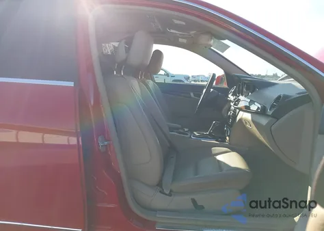 2012 Mercedes-Benz C 250 Sport из США, поврежденный, VIN WDDGF4HB1CA614439